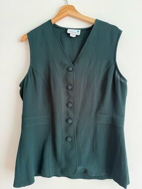 Danielle B Green Sleeveless Button Front V-Neck Top